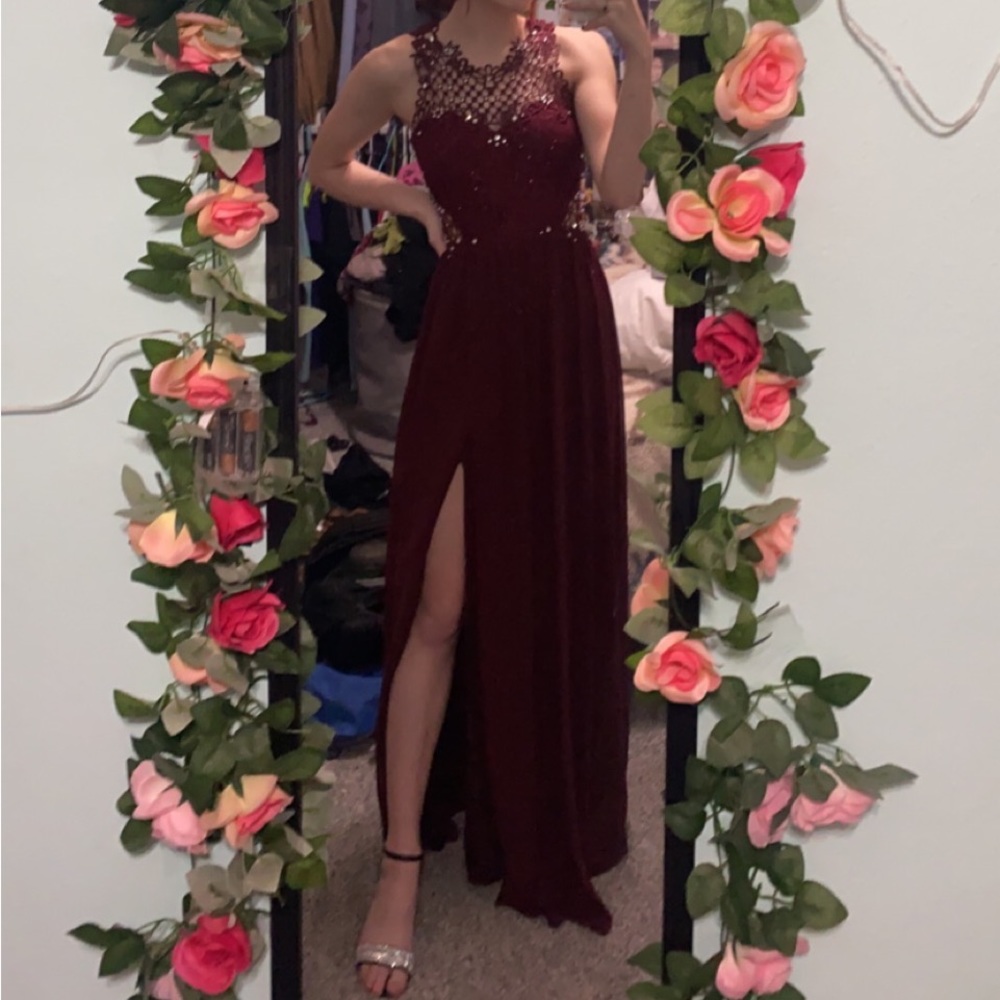 boutique bergundy formal dress